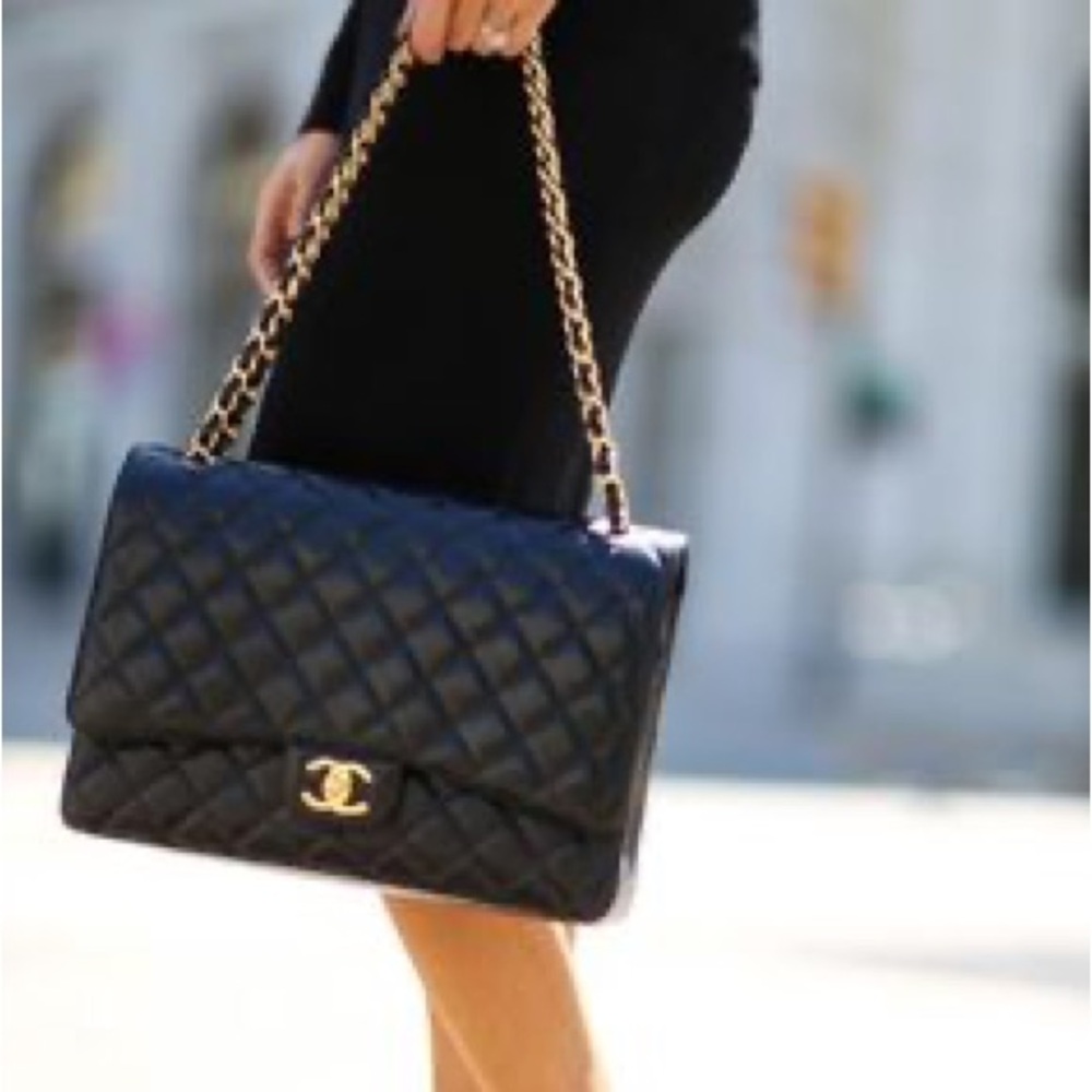 Authentic Chanel Classic Glossy shimmery black Patent leather Maxi single flap - Picture 7 of 17